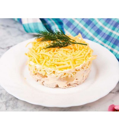 Новогодний салат с курицей и ананасом